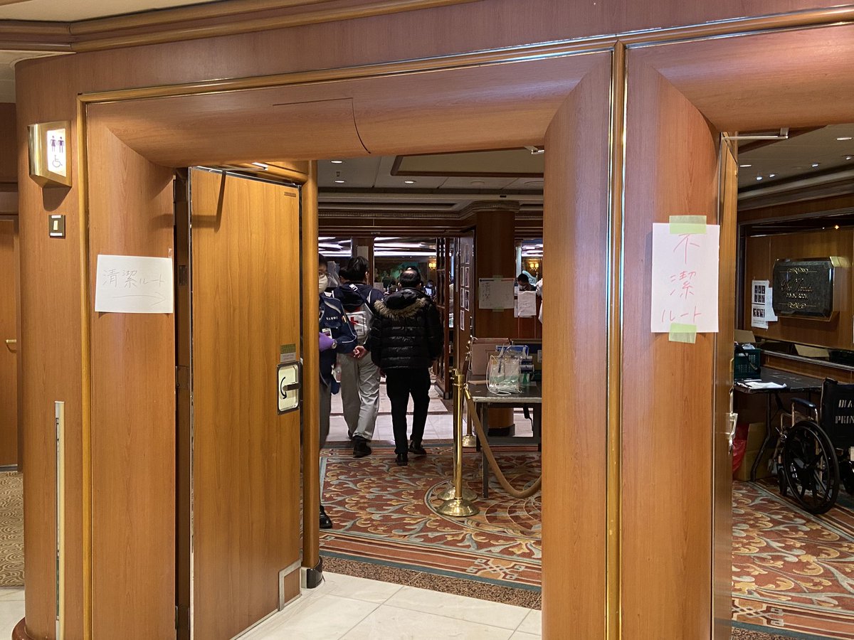 日本の厚生労働副大臣がたったひとつのツイートで 1⃣日本の感染症対策はグッチャグチャのカオス 2⃣厚生労働副大臣は救いがたい無能 この二つを証明しました