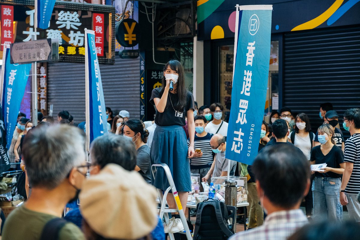 ですが、禁止されたにも関わらず、多くの市民が集会に参加し、私も参加しました