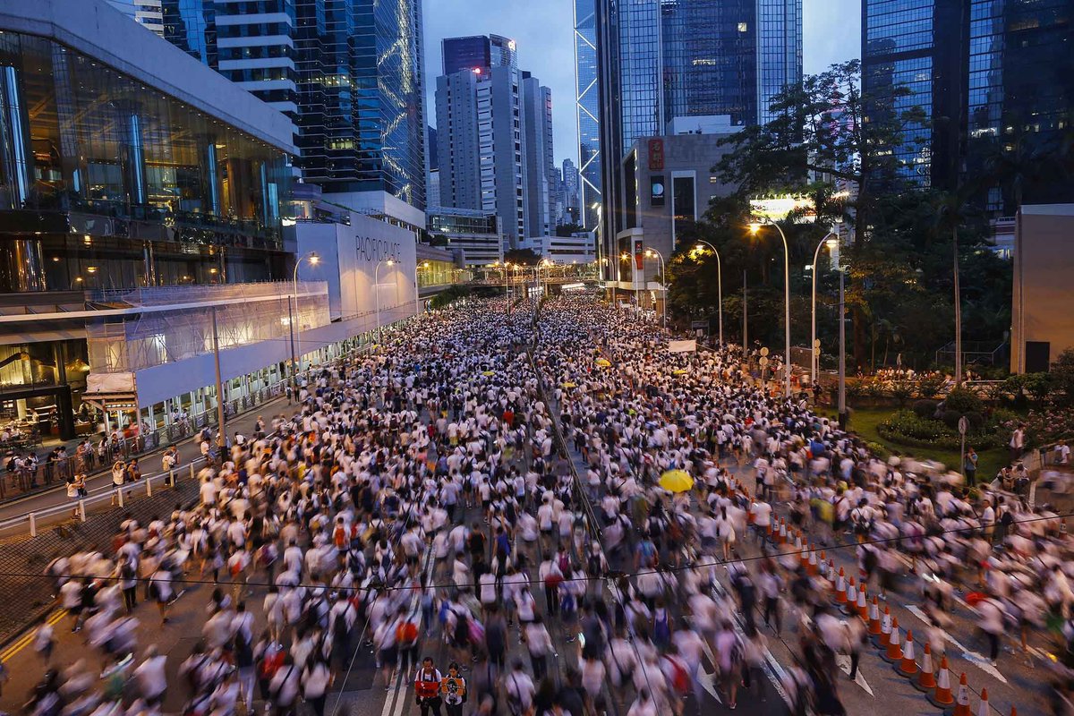 去年の6月9日に、100万人以上の香港人が逃亡犯条例に反対する為に立ち上がりました