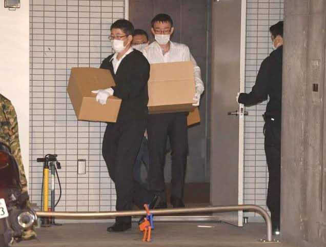 引っ越し、大人数でスーツ着て「ガサ入れ」ごっこしながらやれば楽しく終わるのでは