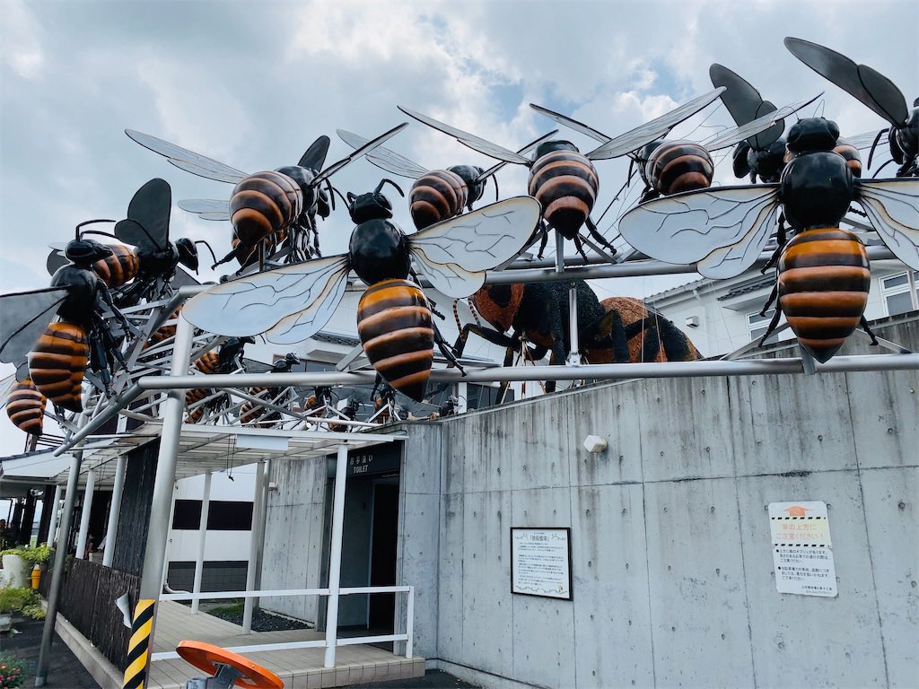 山田養蜂場本社こええええー 