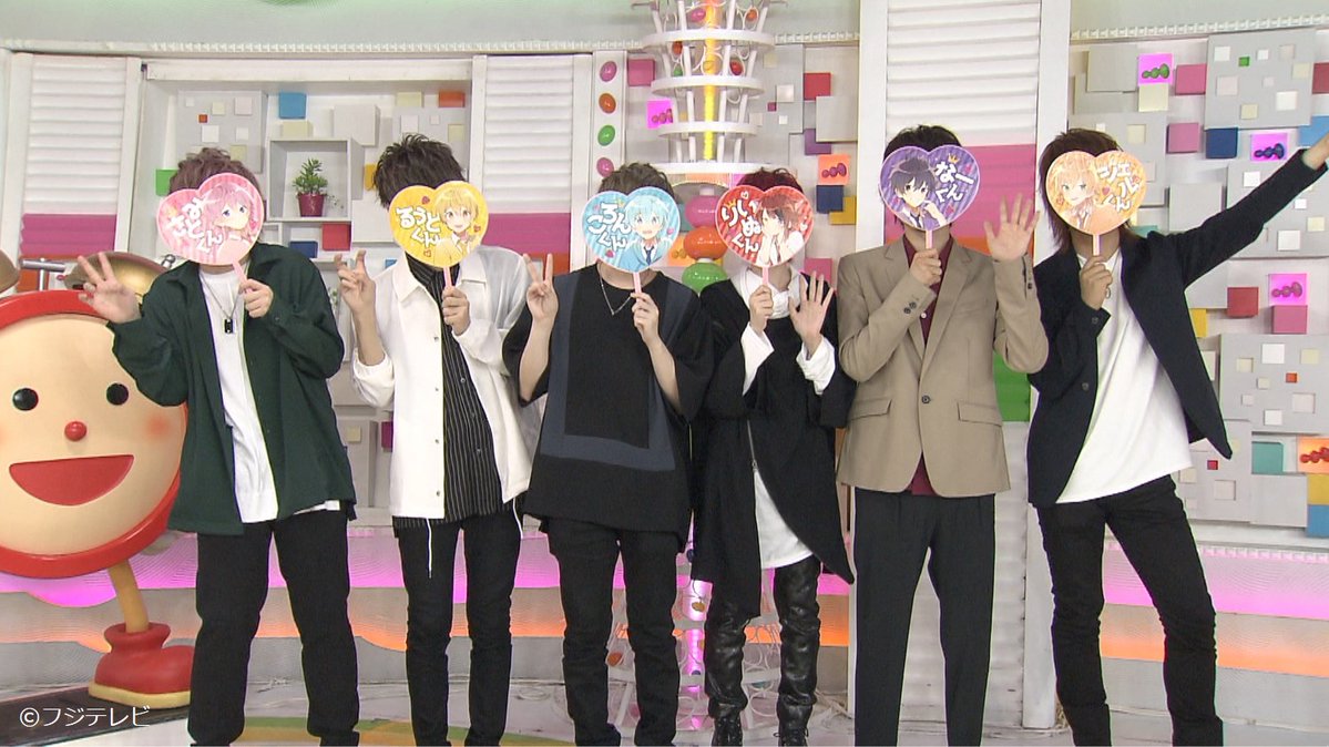 いま若い女性を中心に大人気のユニット「すとぷり」のみなさんをチェック♪あすは顔出しNGということで、うちわで隠しながらテレビ初インタビューに応じてもらったよ