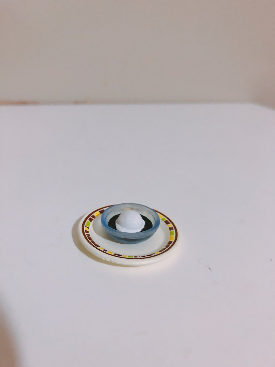 サイゼリヤガチャ、どう考えても300円で本物のコーヒーゼリー食べた方がよかったな〜と思ったんだけどスタープラチナにあげたらすごい喜んでたから良かった〜 