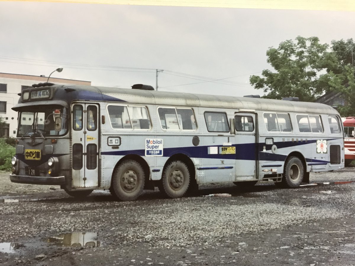 3軸バスのツイートが大反響でしたので、もう少々画像を公開します