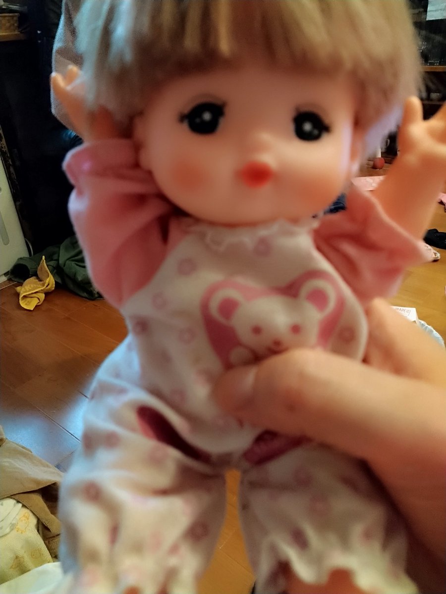 と話しかけたら「今忙しいからこれとしゃべってて」と人形を渡された