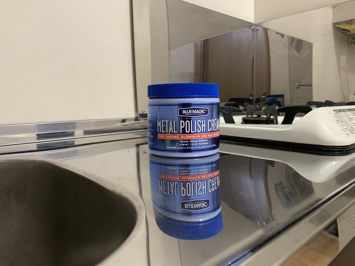 ブルーマジック、適当に塗って擦っただけで鏡面になるのバグだろ(シンクの中が元の状態)