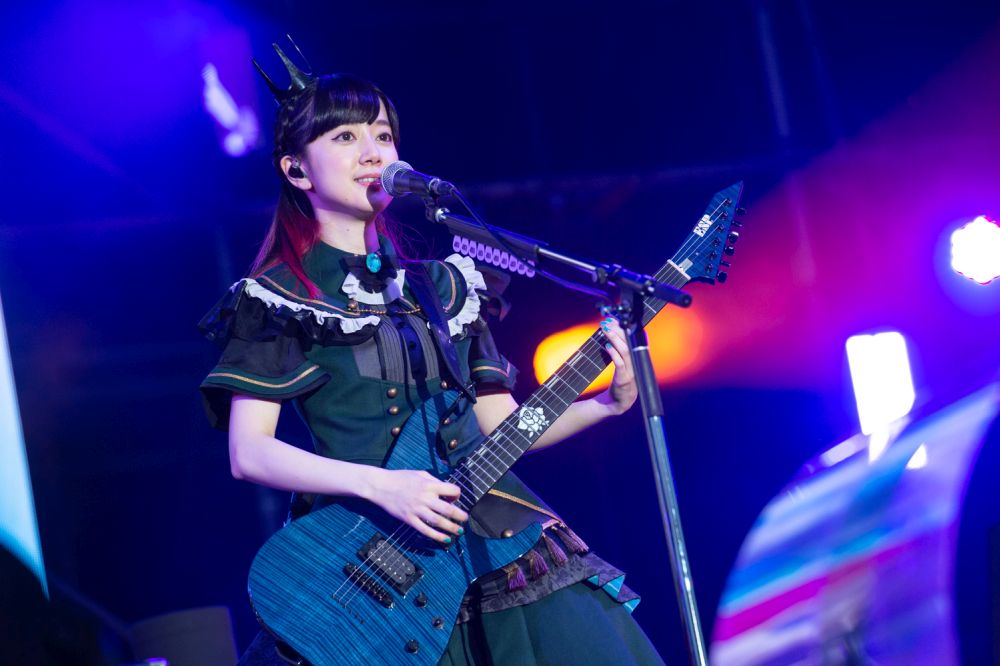 【写真追加】Roselia富士急ハイランドにペンライトと花火が青薔薇のごとく咲き乱れる