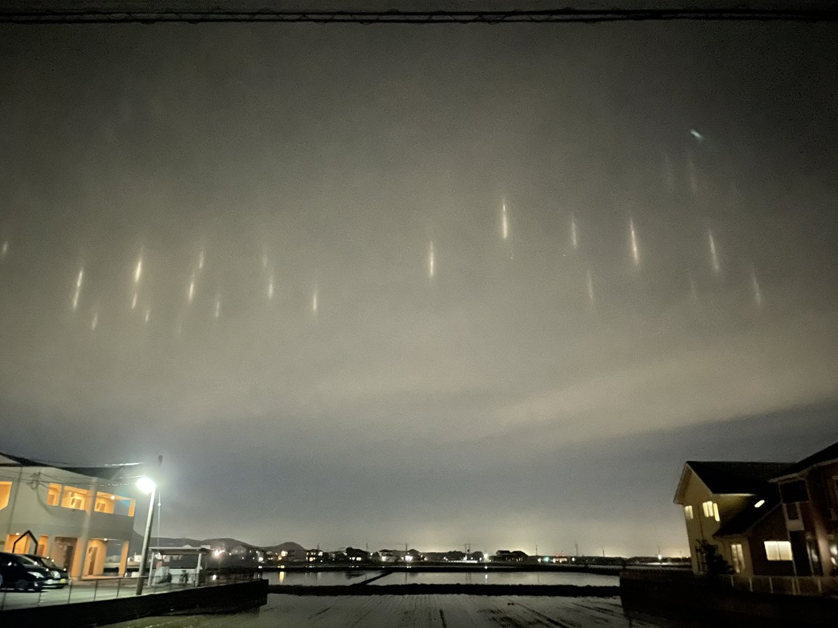 夜空が凄いことになってるんだけど？？　何これ？？？ 