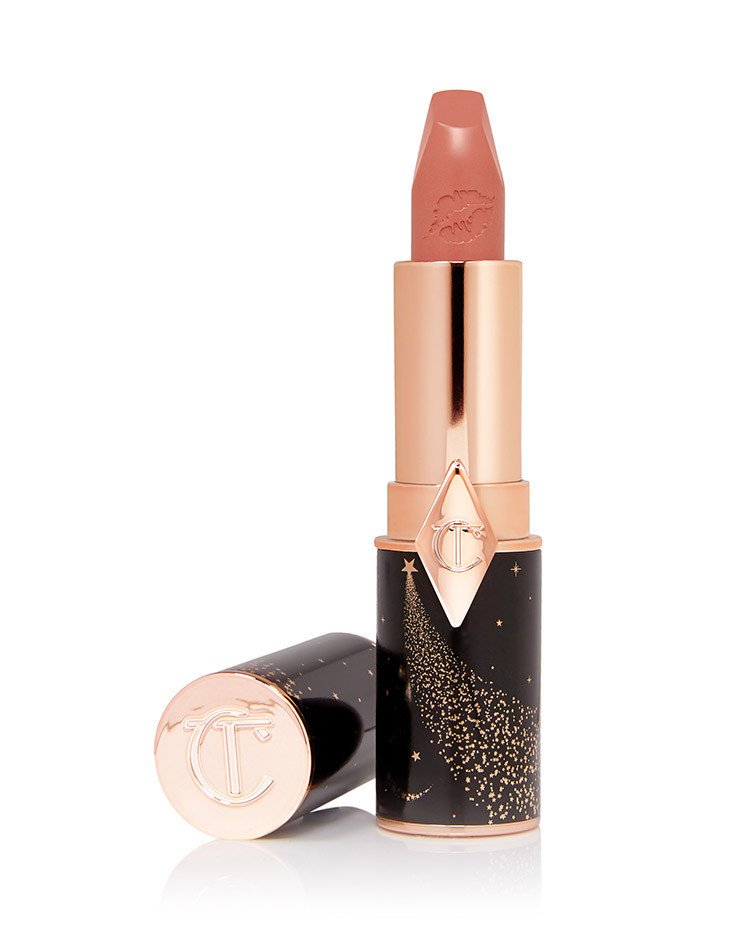 Charlotte Tilburyのリップ、パッケージかわぃいいいいいいぃいいぃい♡♡♡♡♡ レオパードに星空♡♡♡♡♡ カイリー・ミノーグやオリヴィア・パレルモ、JKローリングなど11人のアイコニックな女優、作家、ミュージシャンなどをイメージして作ったシリーズだそう♡♡♡♡♡ たまらーん