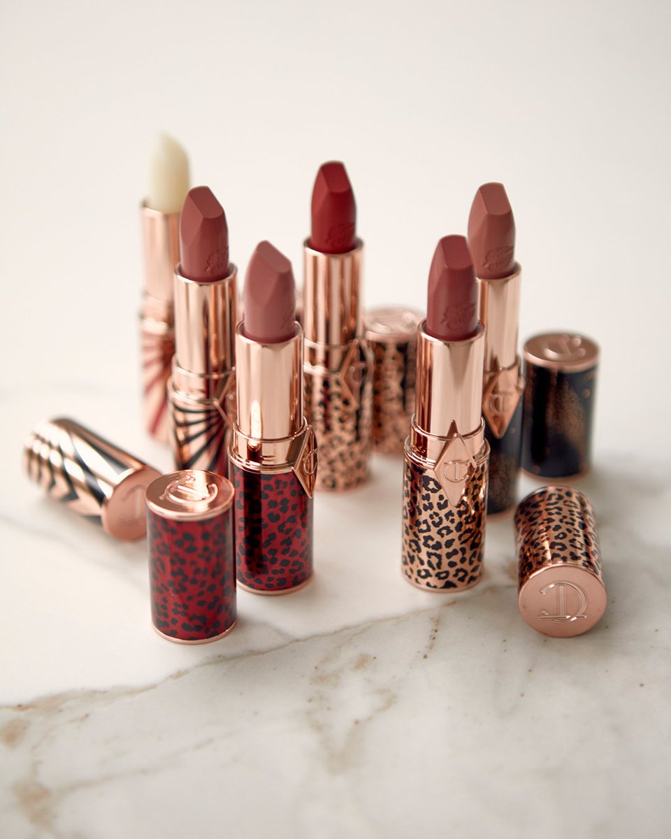 Charlotte Tilburyのリップ、パッケージかわぃいいいいいいぃいいぃい♡♡♡♡♡ レオパードに星空♡♡♡♡♡ カイリー・ミノーグやオリヴィア・パレルモ、JKローリングなど11人のアイコニックな女優、作家、ミュージシャンなどをイメージして作ったシリーズだそう♡♡♡♡♡ たまらーん