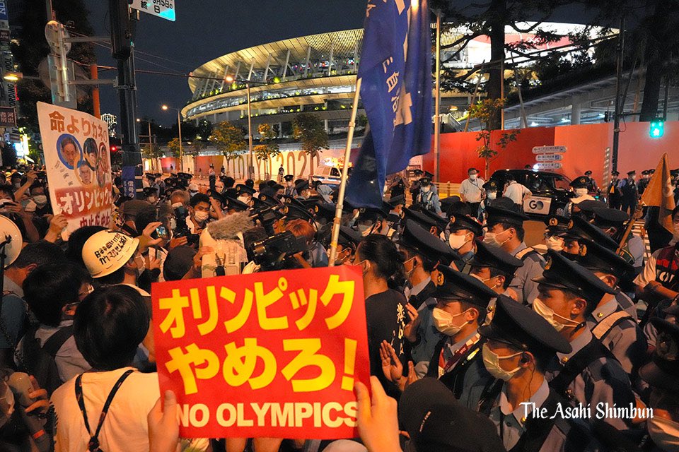 オリンピック会場の外、完全にAKIRA #Tokyo2020 