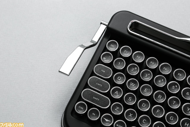 タイプライター風ワイヤレスキーボード“PENNA KEYBOARD”が発売