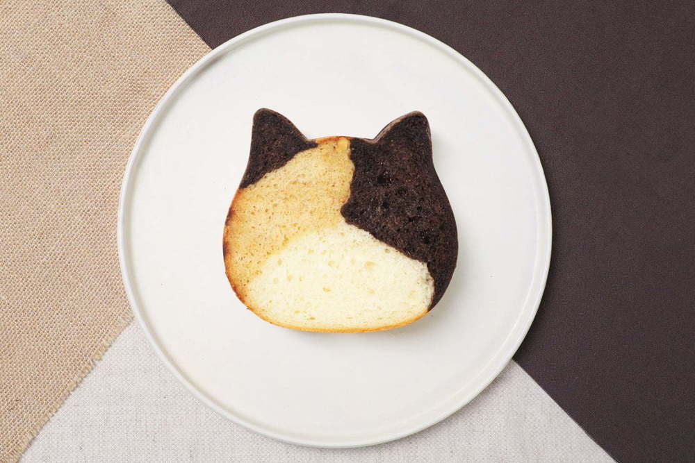 ねこ型高級食パン専門店「ねこねこ食パン」に“三毛猫”の新作、キャラメルやココア生地をミックス -