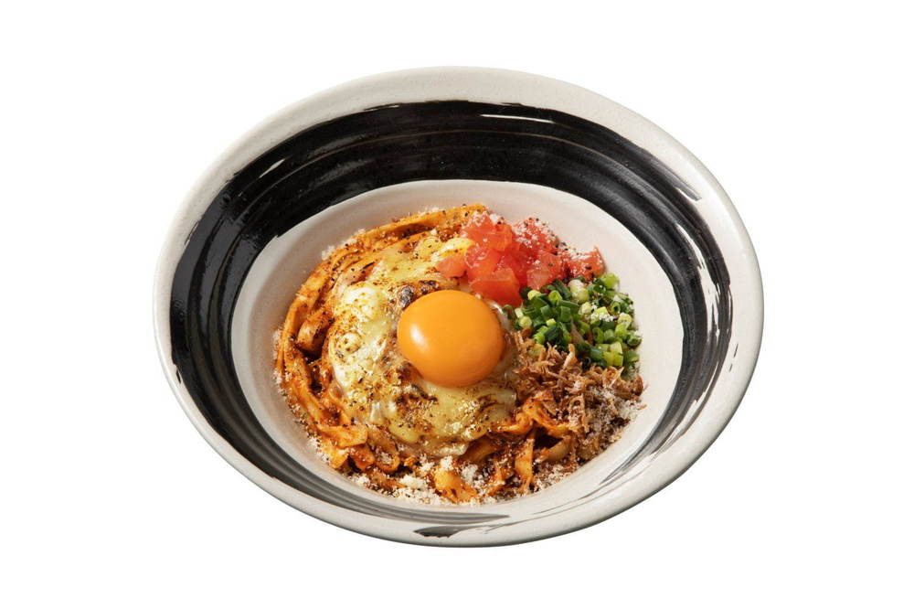 「生カルボナーラ専門店」原宿にオープン、超もちもち生パスタで作る削りたてチーズのカルボナーラ -