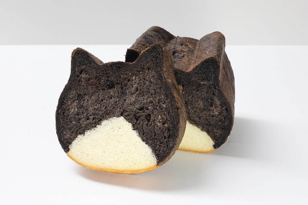 ねこ型高級食パン専門店「ねこねこ食パン」に“真っ黒ねこ”の新作、チョコチップ入りココア生地を使用 -