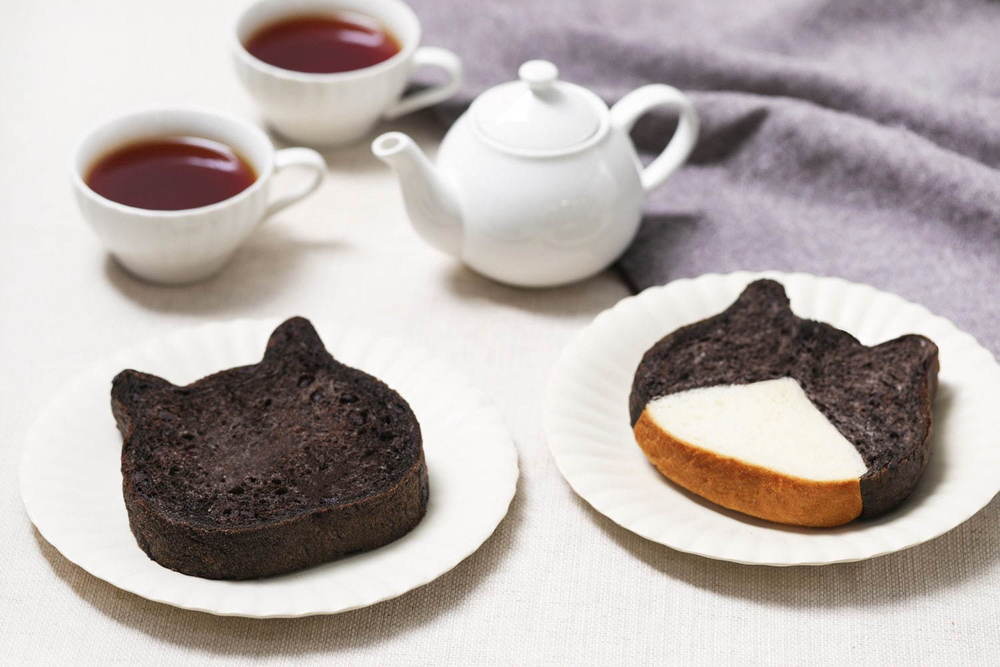 ねこ型高級食パン専門店「ねこねこ食パン」に“真っ黒ねこ”の新作、チョコチップ入りココア生地を使用 -