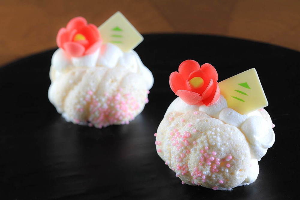 ホテル椿山荘東京「椿絵巻」“つばきの絨毯”＆雲海が織り成す絶景インスタレーション、限定スイーツも -  