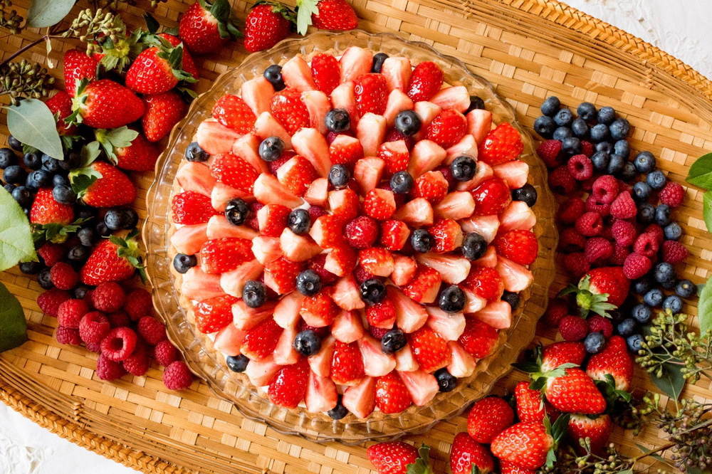 キル フェ ボン“苺づくし”のタルトが揃う「2021 ベリーストロベリー」紅ほっぺの贅沢タルトなど -  