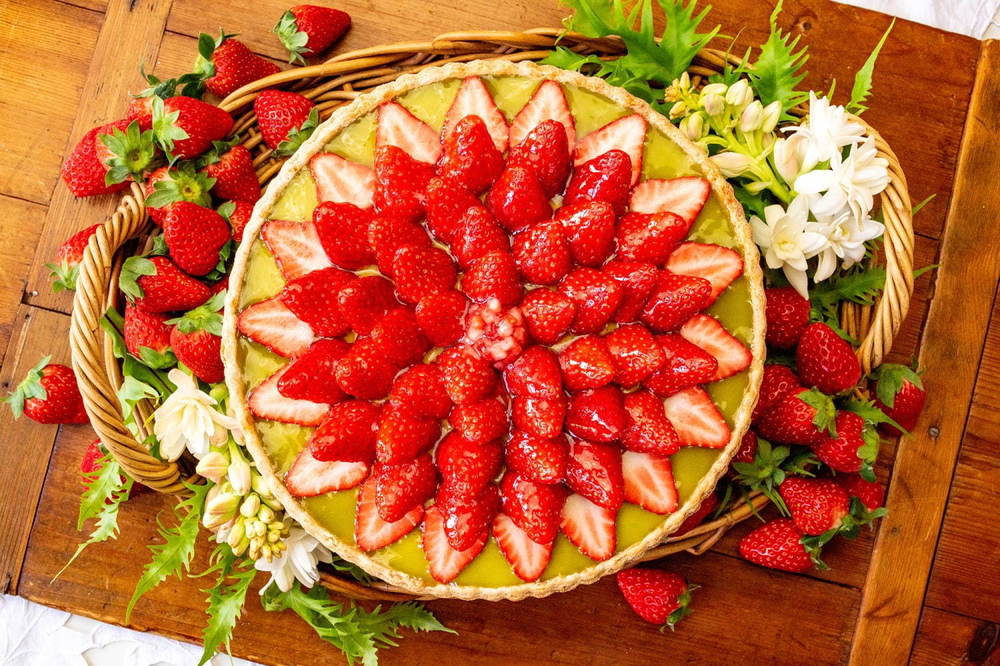 キル フェ ボン“苺づくし”のタルトが揃う「2021 ベリーストロベリー」紅ほっぺの贅沢タルトなど -  