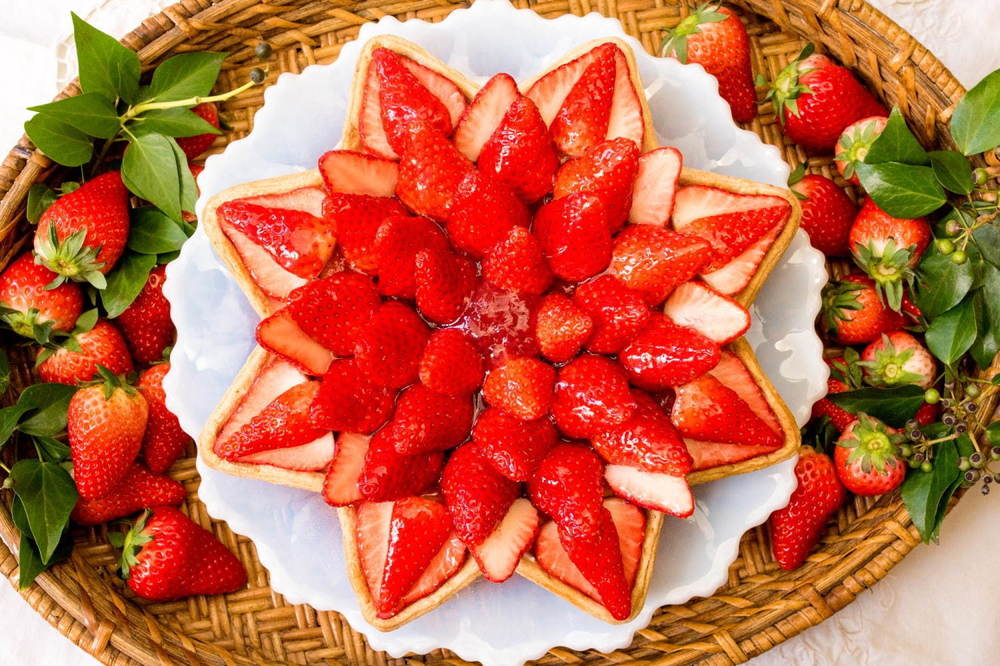 キル フェ ボン“苺づくし”のタルトが揃う「2021 ベリーストロベリー」紅ほっぺの贅沢タルトなど -  