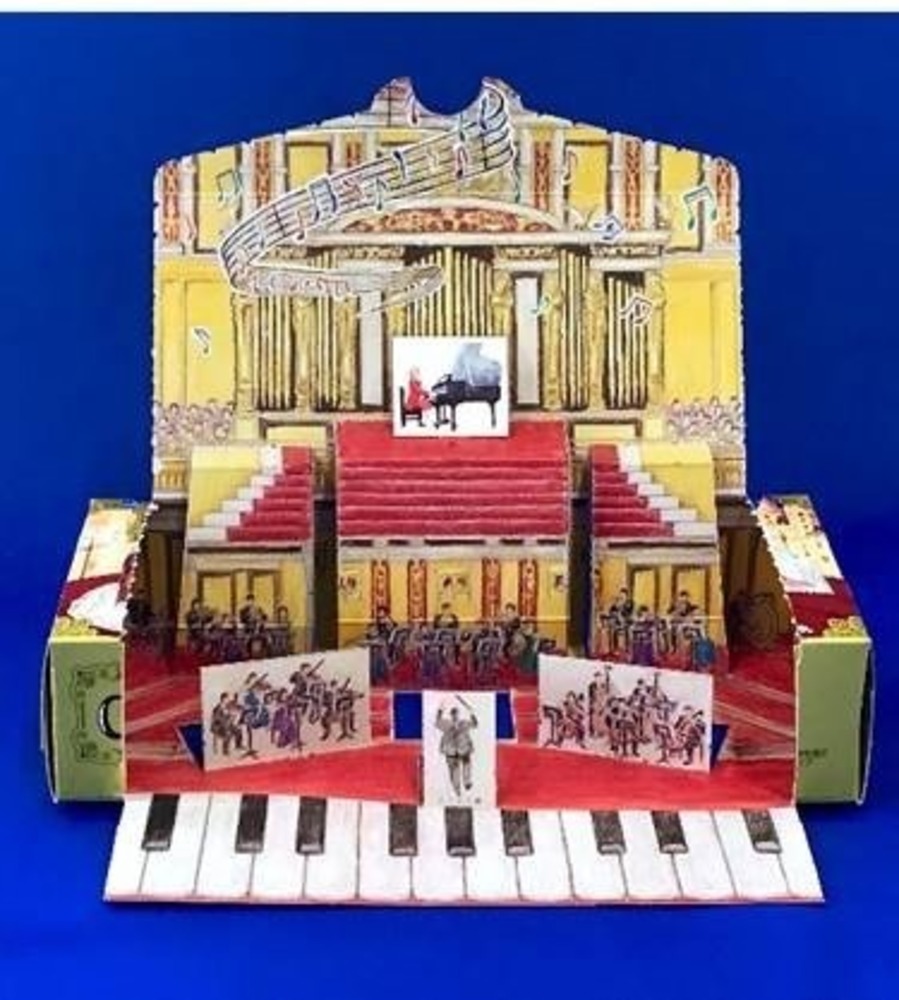 チョコパイ新作「ザッハトルテ」ウィーン伝統菓子イメージで“モーツァルトの世界観”を表現 - 箱を組み立てるとジオラマに -  