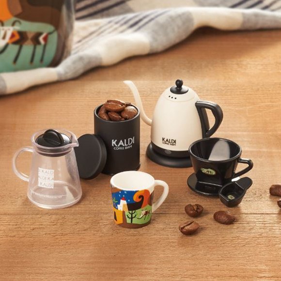 輸入食品ショップ「カルディ」にて「コーヒーグッズ ミニチュアフィギュア」プレゼントキャンペーン開催決定