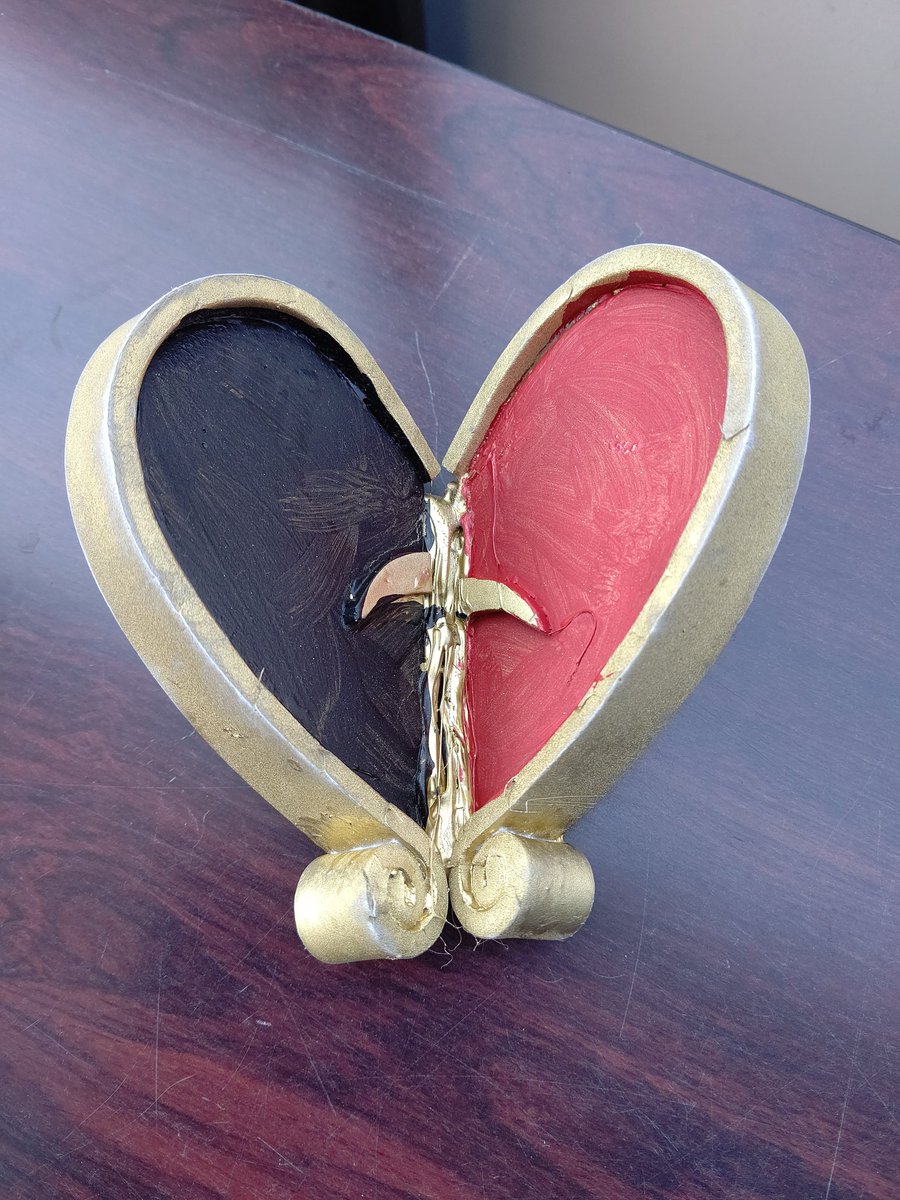 落とし物のお知らせです、 両面宿儺様がリドル寮長の 杖の先端を届けてくださいました、 お心当たりのあるリドル寮長は 受付にお声かけください