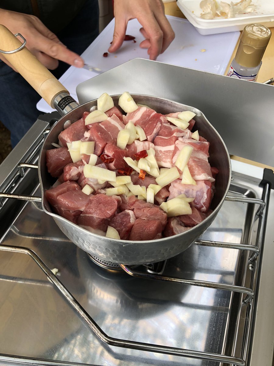 味ぽん、ニンニク、鷹の爪だけで煮た角煮、物凄くうまい 