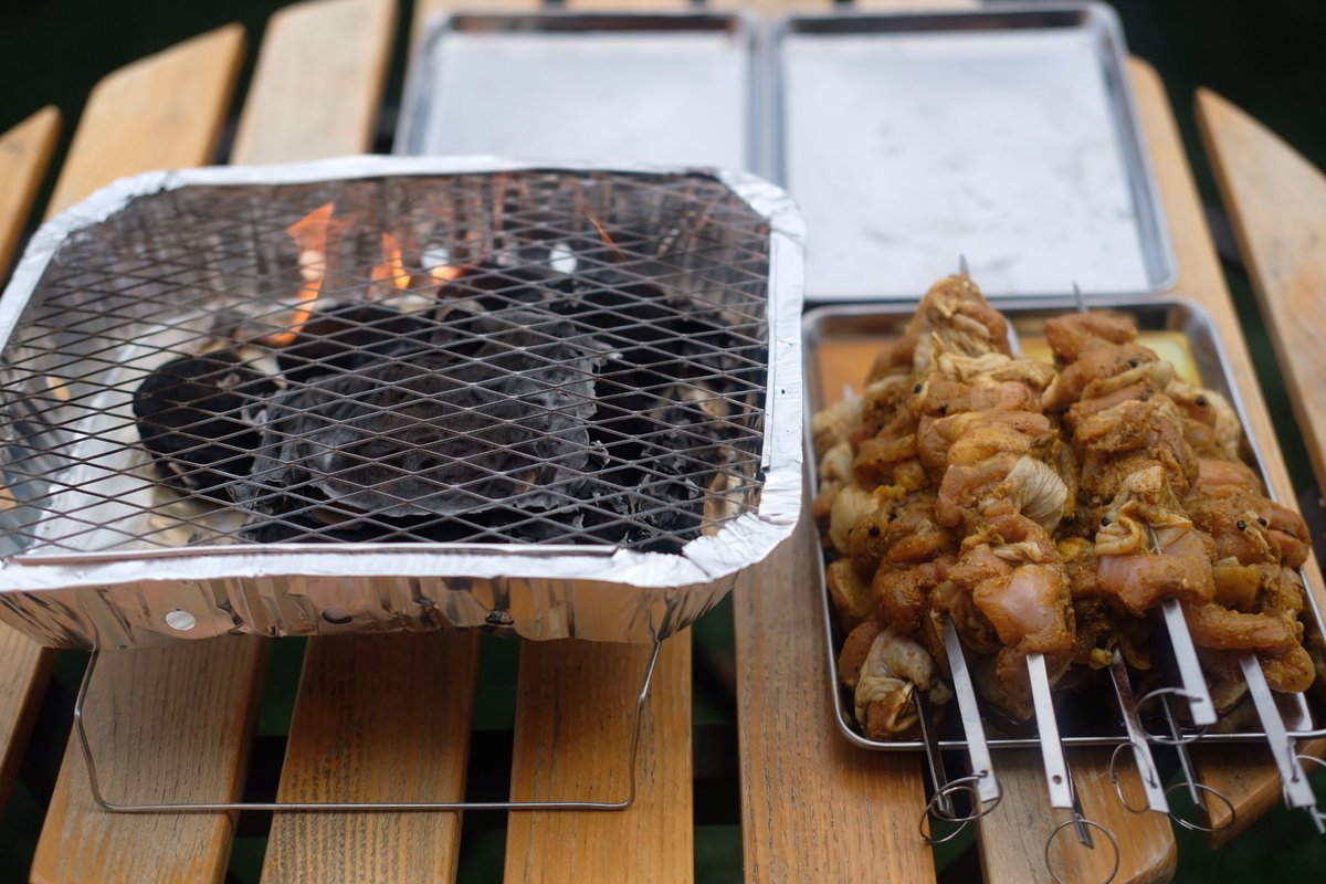 330円で炭も着火剤もスタンドも付いててちゃんと火力もある