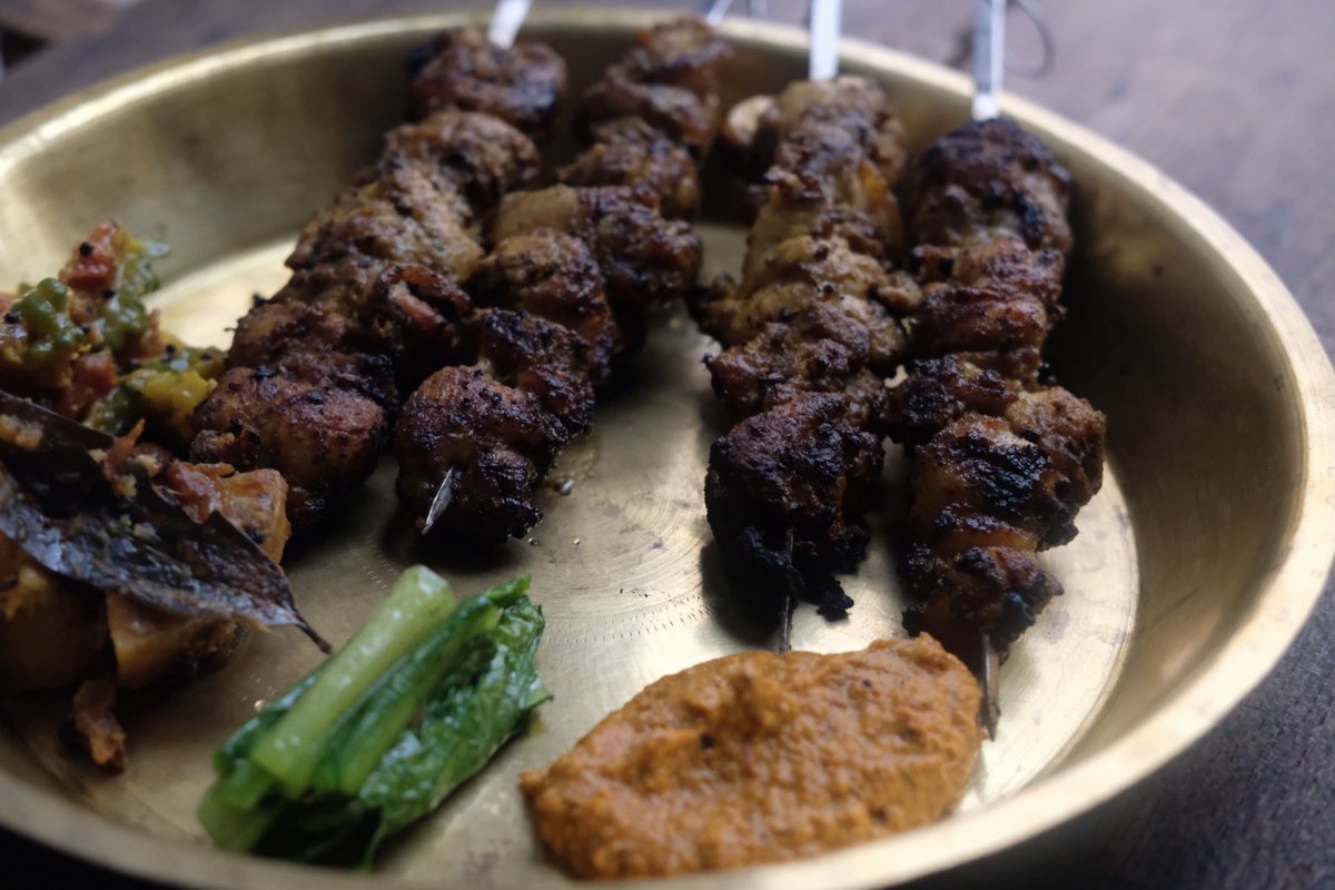 330円で炭も着火剤もスタンドも付いててちゃんと火力もある