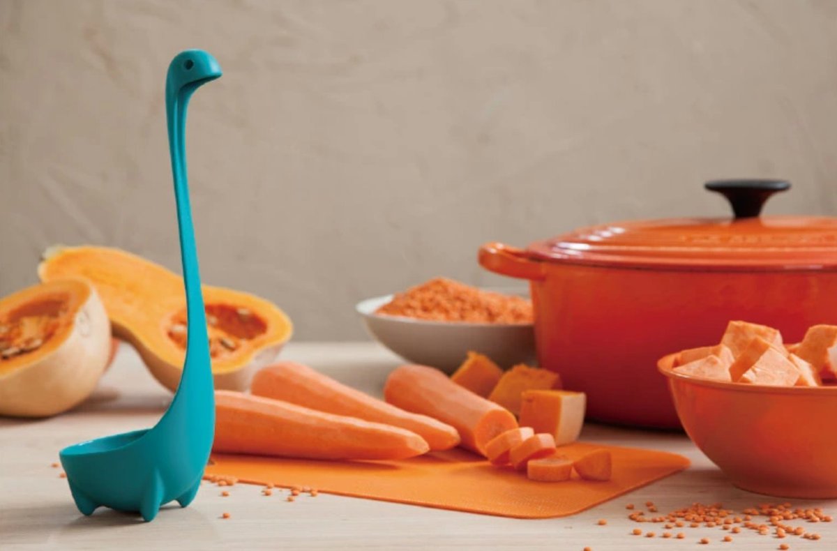 ネッシーのようなデザインのお玉「Nessie Ladle」がかわいい… 短い足でしっかり立ってくれるおたま