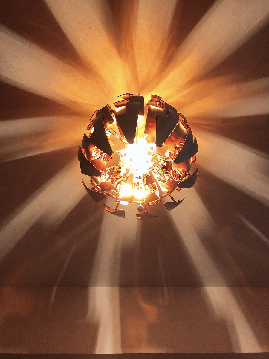 買った照明神々しすぎてワロタ 