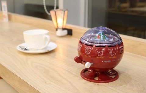 岩手県滝沢市に「ふるさと納税」をすると、昭和時代の喫茶店や飲食店でよく見かける”ルーレット式おみくじ器”がもらえる