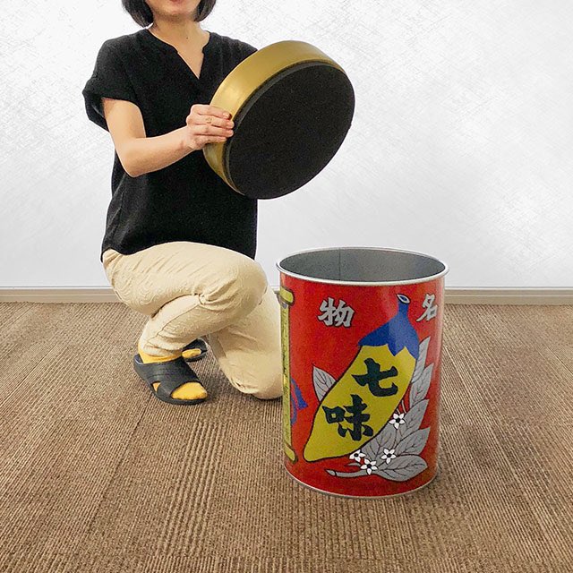 長野市に「ふるさと納税」をすると、善光寺名物「八幡屋礒五郎」の巨大“七味缶”がもらえる