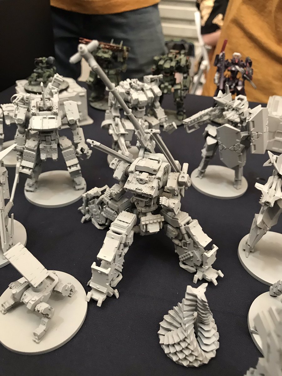 オブジディアンプロトコルっていう、ロボットの手足を付け替えて戦わせるアーマードコアみたいなテーブルゲームのコマらしいんだけど、すごすぎひんこれ…… 