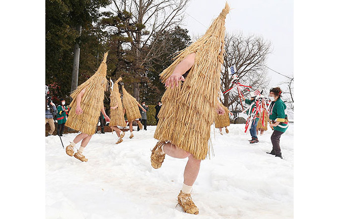 このカセ鳥っていう祭事が本当に好きなんですけど、今年はコロナ対策で声を出さずに無言で駆け回ったらしくて妖怪度が増してて良い