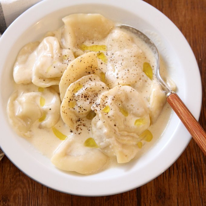 冷凍水餃子を牛乳で煮たらモチモチでまるで生パスタ