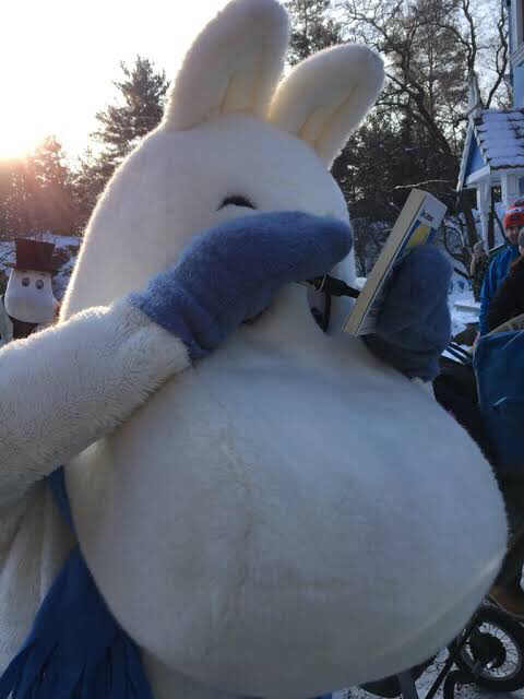 フィンランド🇫🇮のムーミンが必死にサインしてる姿がじわじわくるくるから、みんな見て… 