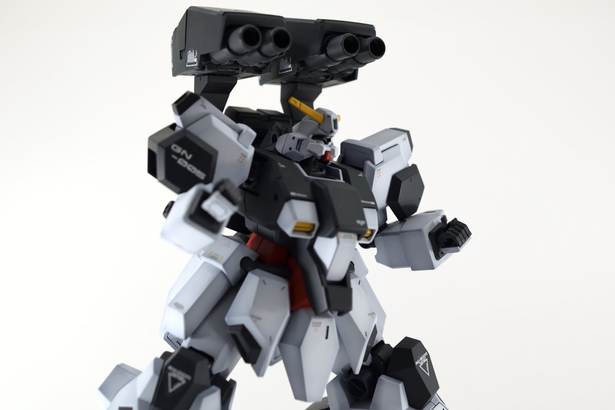 自分をガンダムヴァーチェだと思いこんでいるグスタフ・カールできた 