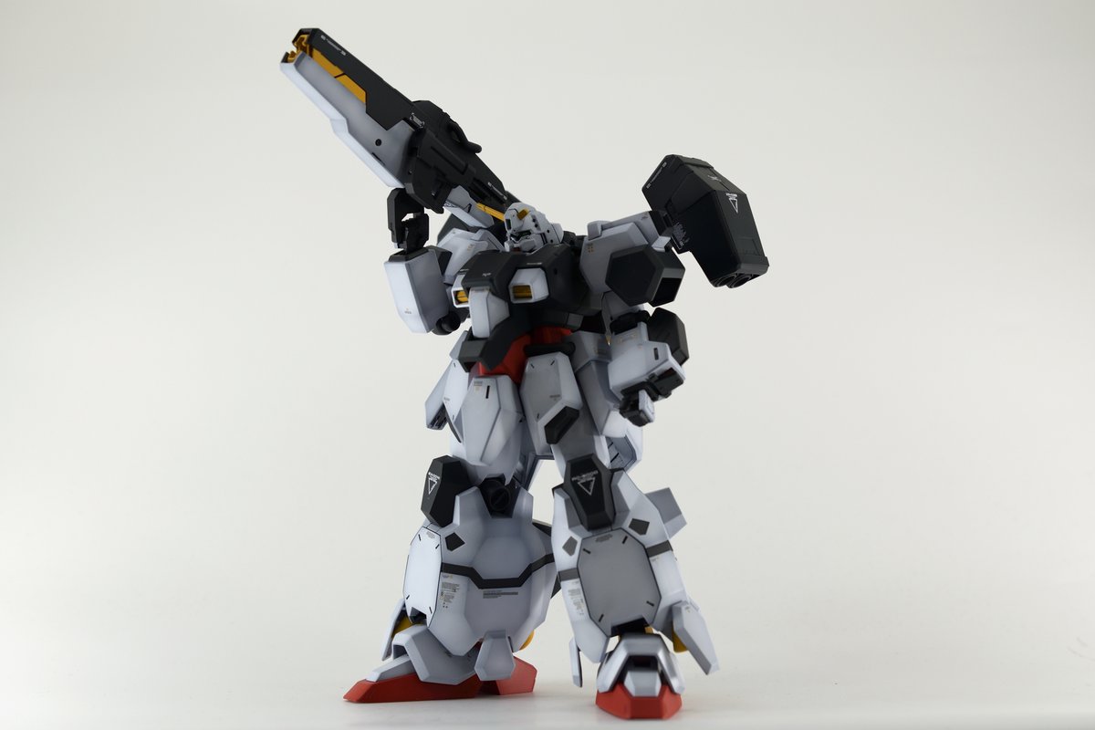 自分をガンダムヴァーチェだと思いこんでいるグスタフ・カールできた 