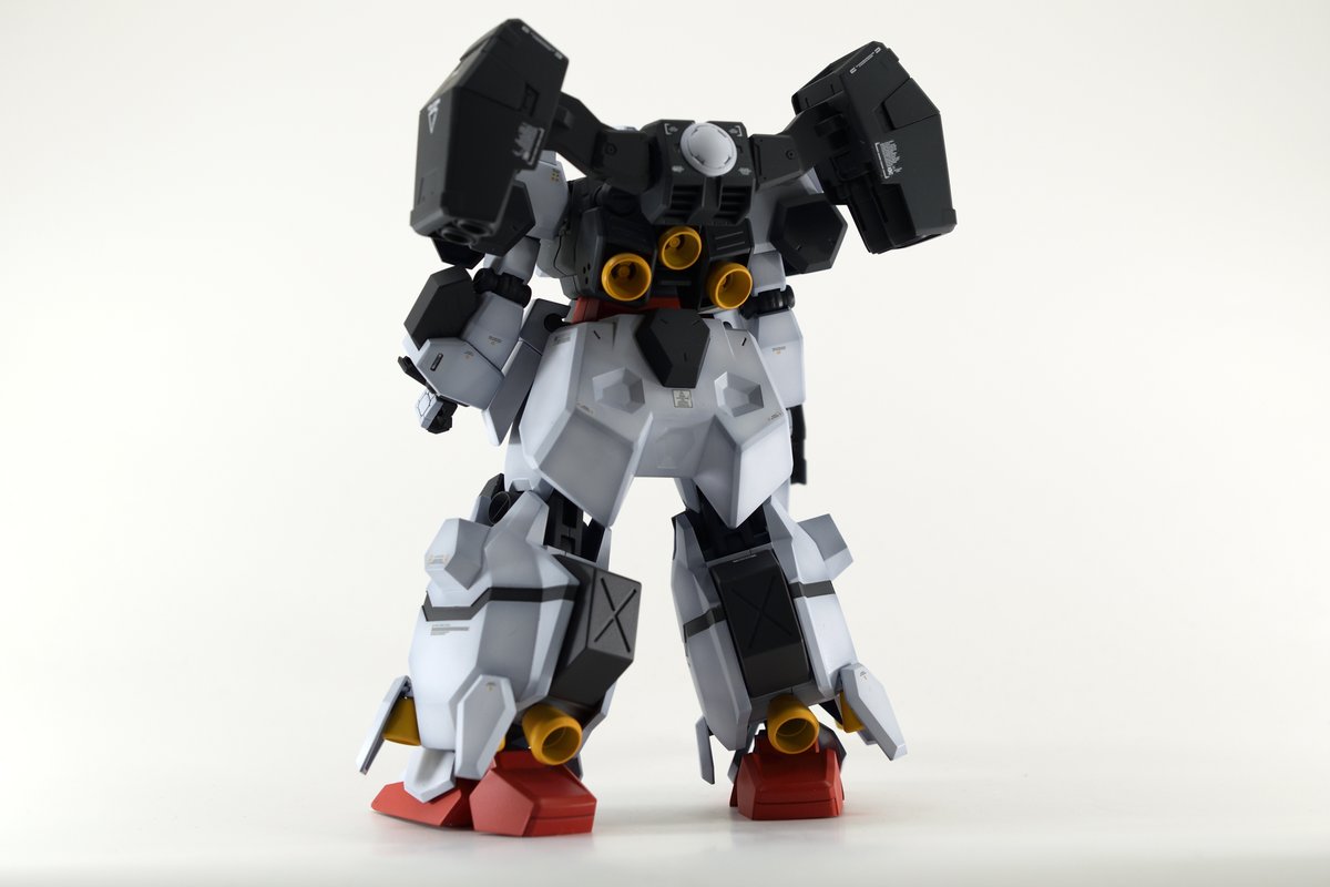 自分をガンダムヴァーチェだと思いこんでいるグスタフ・カールできた 