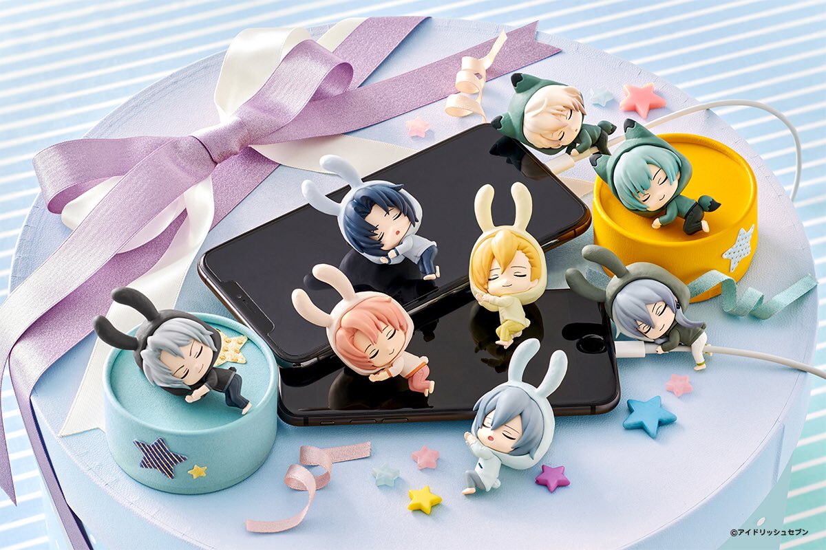 【🌈商品のご紹介🌈】 『 #アイドリッシュセブン 』すやすや☆オン・ザ・ケーブルvol.1/vol.2<全16種> 2020年12月同時発売❗️ 大人気フィギュアシリーズにアイドリッシュセブンがついに登場🌟 充電中もアイドルたちと一緒に \\すやすや Time Together // #アイナナ #すやすやオンザケーブル