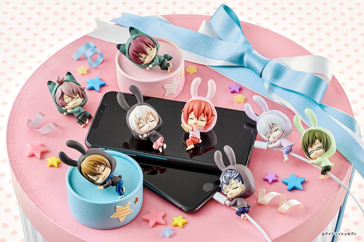 【🌈商品のご紹介🌈】 『 #アイドリッシュセブン 』すやすや☆オン・ザ・ケーブルvol.1/vol.2<全16種> 2020年12月同時発売❗️ 大人気フィギュアシリーズにアイドリッシュセブンがついに登場🌟 充電中もアイドルたちと一緒に \\すやすや Time Together // #アイナナ #すやすやオンザケーブル