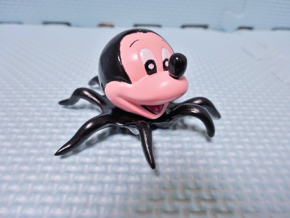 久々にガレキ作った･･･２パーツやけど(笑) ※甲高い声で やぁ、ボクたこぶえ♪ 駄菓子のマスコットキャラクターなんだけど販売してた会社さえ何のお菓子だったのか記録が残って無いんだってさ!! そうそう、ボクの大好物は黒くて丸くて平べったいヤツだよ♪ 