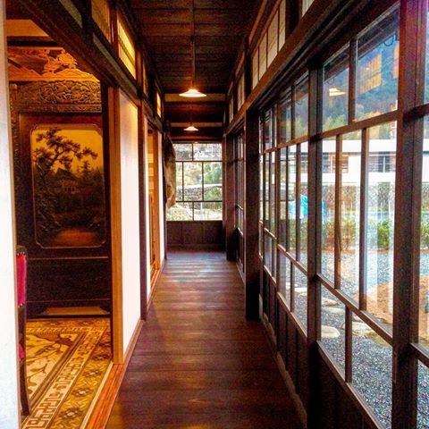 日本家屋の現代では省かれてしまったｽﾃｷスペース、回り廊下の贅沢さに憧れますよ
