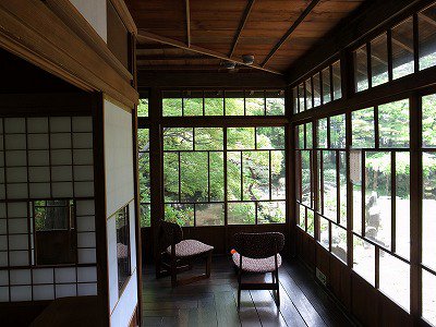 日本家屋の現代では省かれてしまったｽﾃｷスペース、回り廊下の贅沢さに憧れますよ