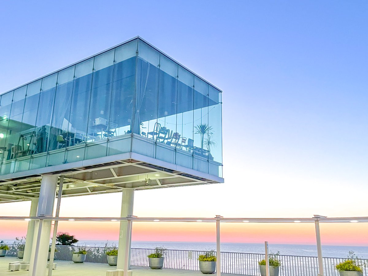 美しすぎる朝4:30の日立駅 