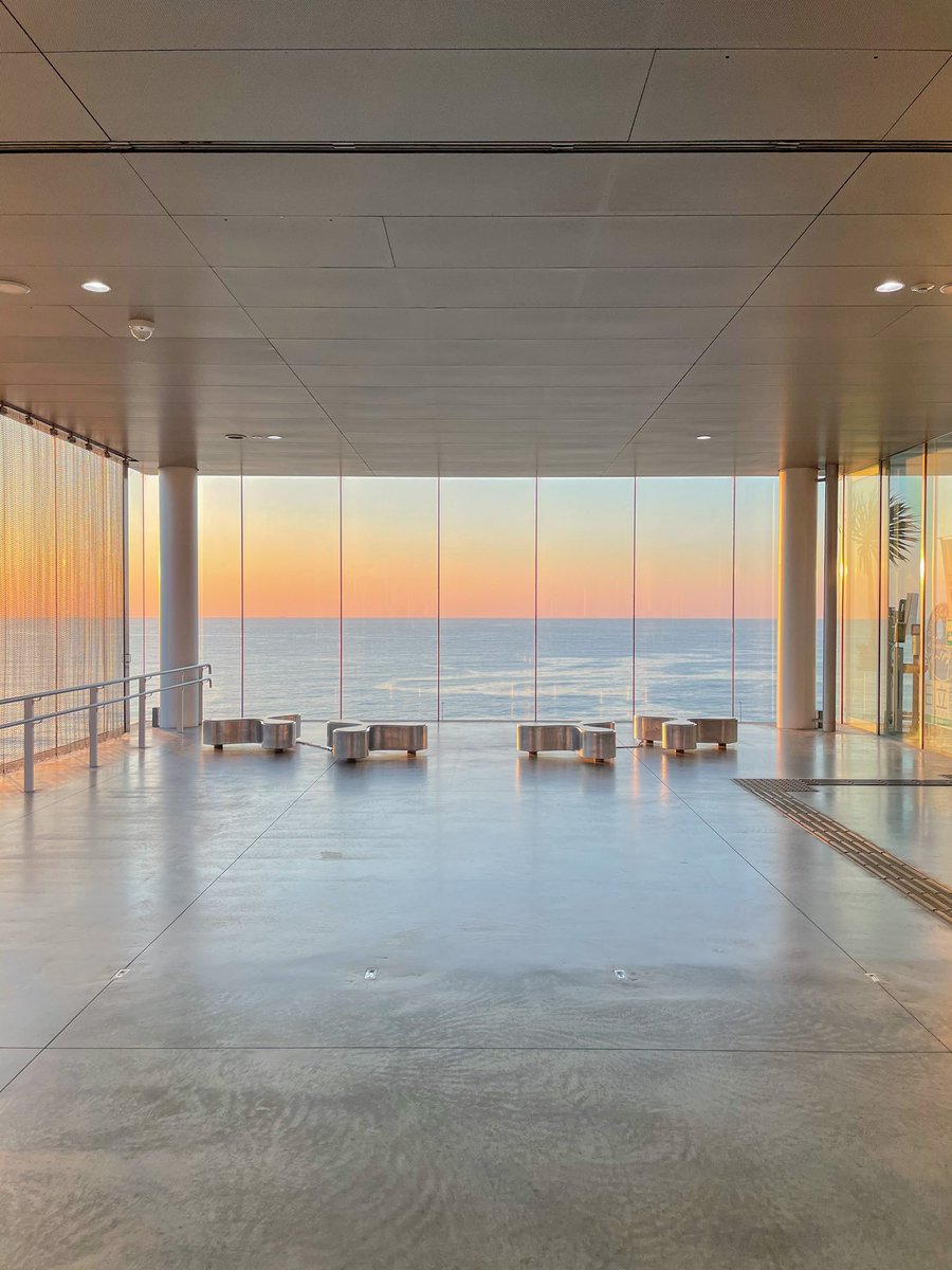 美しすぎる朝4:30の日立駅 