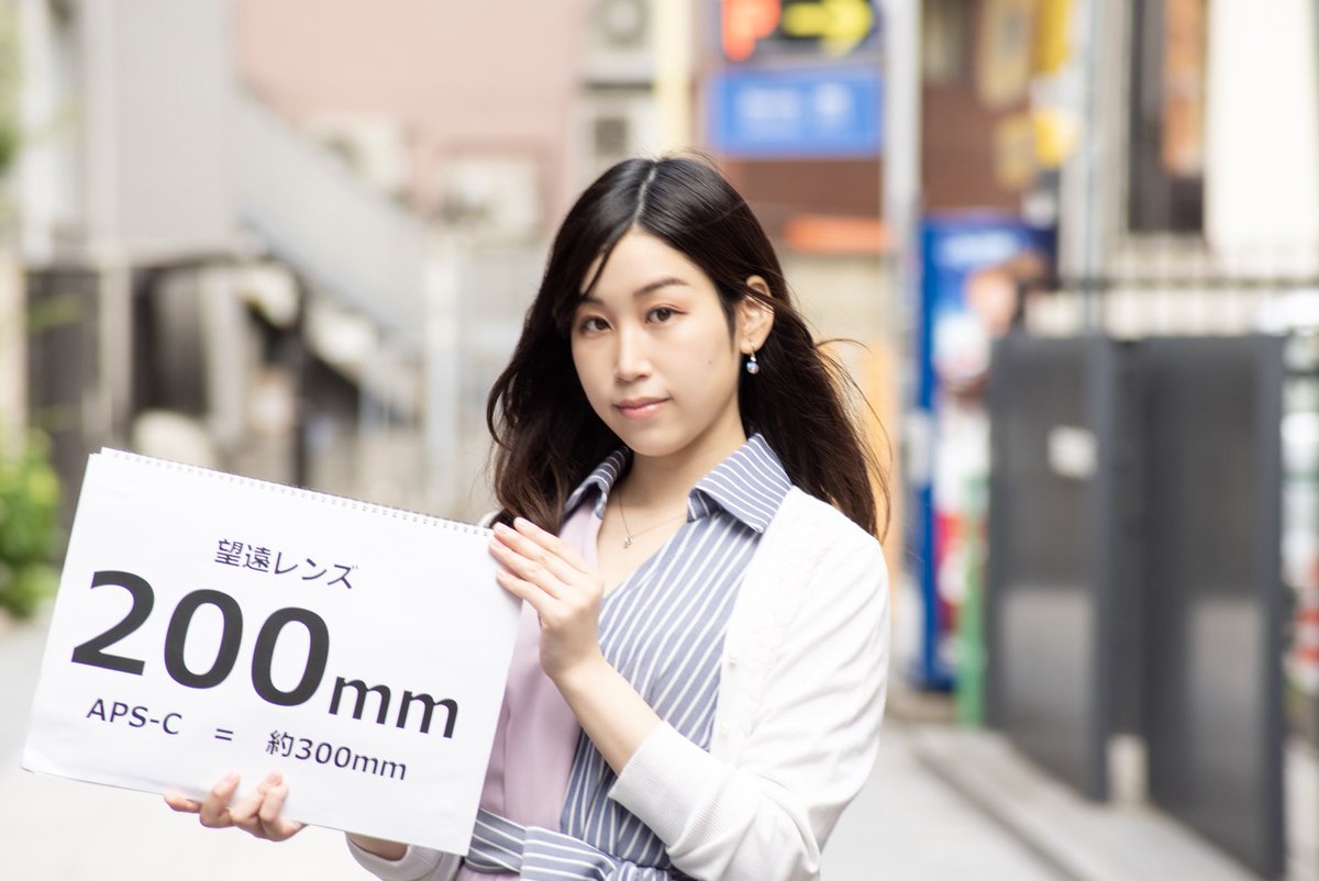 広角→標準→中望遠→望遠レンズ  被写体の大きさ、立ち位置、F値は同じでも背景はこんなに違う🤔  そりゃポートレート撮るなら望遠欲しくなるよね😂😂 (こんな事に付き合ってくれたモデルさん最高です🙆‍♂️🙆‍♂️) 