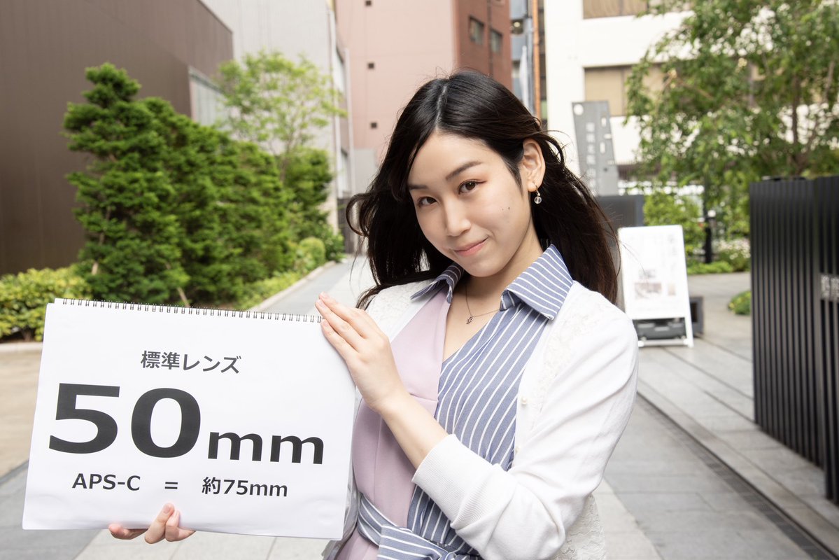 広角→標準→中望遠→望遠レンズ  被写体の大きさ、立ち位置、F値は同じでも背景はこんなに違う🤔  そりゃポートレート撮るなら望遠欲しくなるよね😂😂 (こんな事に付き合ってくれたモデルさん最高です🙆‍♂️🙆‍♂️) 